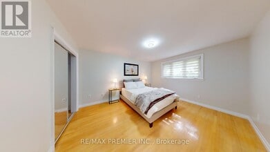 114 Tandridge Crescent in Toronto, ON - Building Photo - Building Photo