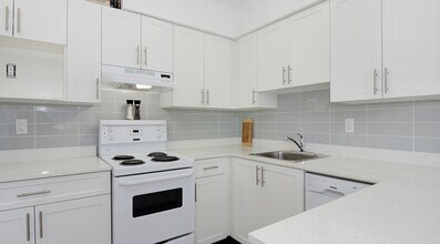 1952 Comox St in Vancouver, BC - Building Photo - Building Photo