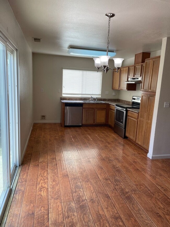 3762 Beam Ave in Merced, CA - Building Photo - Building Photo