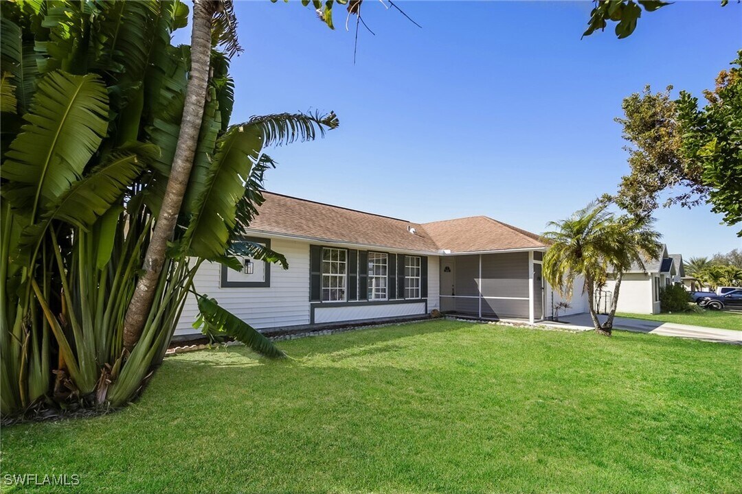 3615 Caloosa Pkwy in Cape Coral, FL - Building Photo