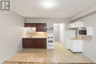 264 Division St in Cobourg, ON - Building Photo