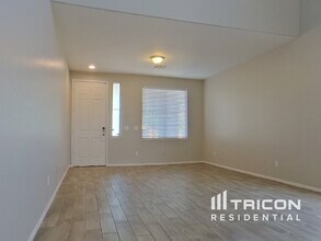 7703 S 68th Dr in Phoenix, AZ - Building Photo - Building Photo
