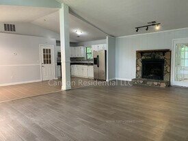 5825 Vernier Dr SW in College Park, GA - Building Photo