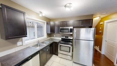 10272 A 85 St in Grande Prairie, AB - Building Photo - Building Photo