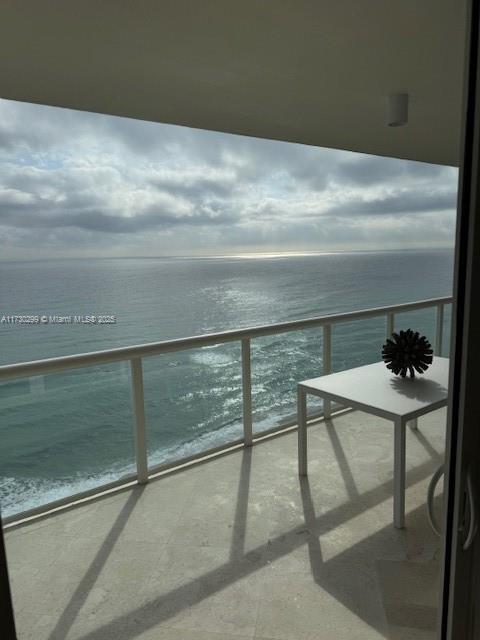 6051 N Ocean Dr, Unit 1106 in Hollywood, FL - Foto de edificio