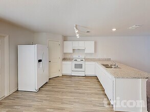 2425 Lake Forest Ave in Spring Hill, FL - Building Photo - Building Photo