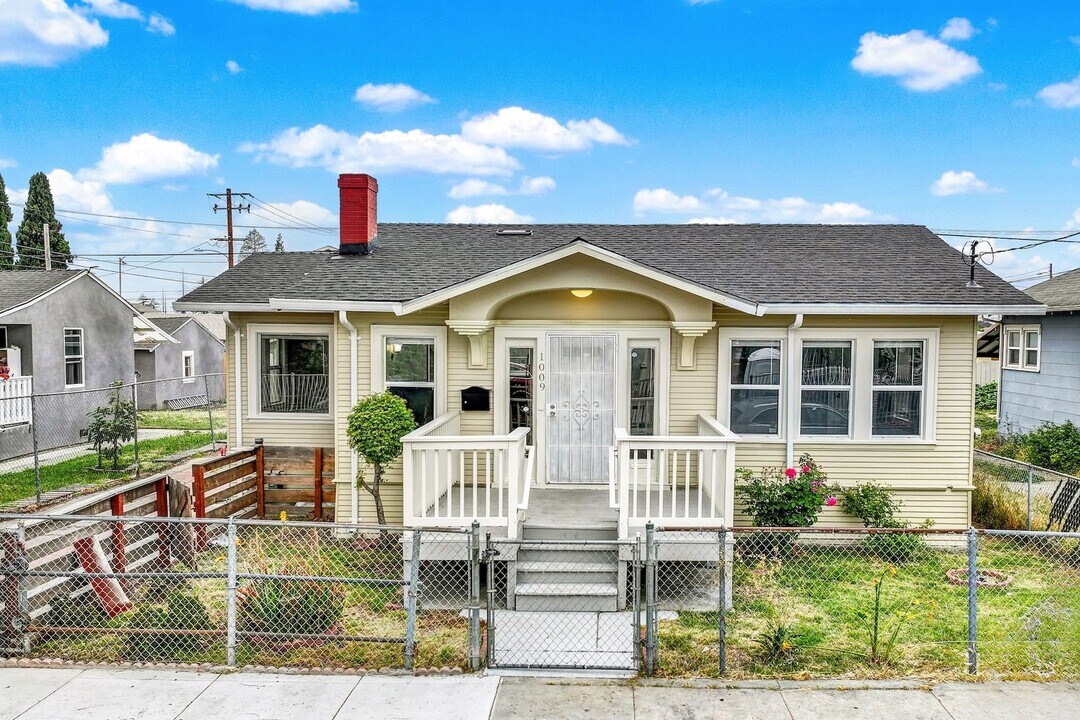 1009 106th Ave in Oakland, CA - Building Photo