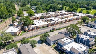 2100 College Dr, Unit 56 in Baton Rouge, LA - Building Photo
