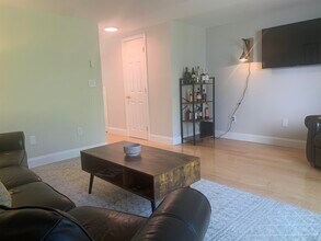 508 Piscassic St in Newmarket, NH - Building Photo - Building Photo