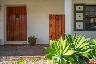 6101 S Mansfield Ave in Los Angeles, CA - Building Photo - Building Photo