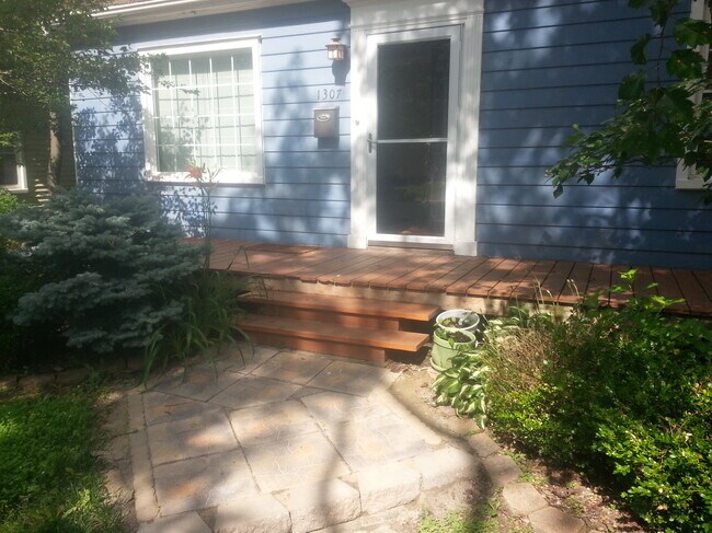 1307 Belmar Pl