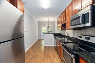 1758 Connally Dr in East Point, GA - Building Photo - Building Photo