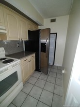 8620 SW 212th St-Unit -203 in Cutler Bay, FL - Building Photo - Building Photo