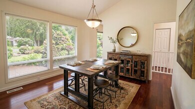 15608 SE 42nd Ct in Bellevue, WA - Building Photo - Building Photo