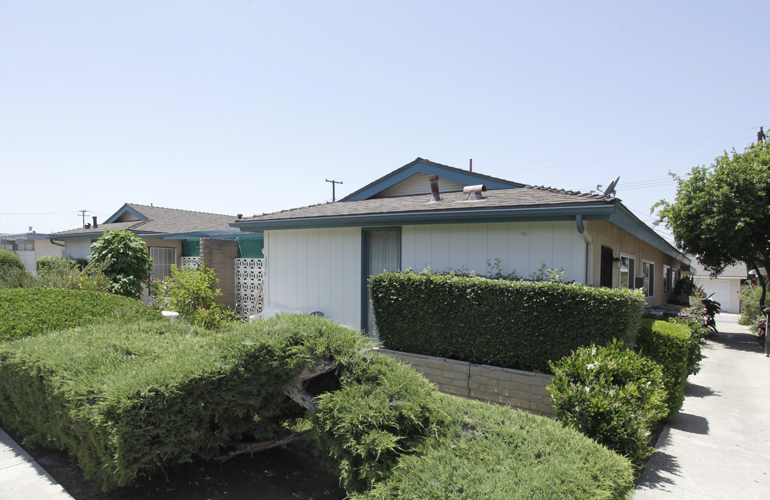 207 S Acacia Ave in Fullerton, CA - Building Photo