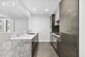 301 Park Ave in New York, NY - Building Photo - Building Photo