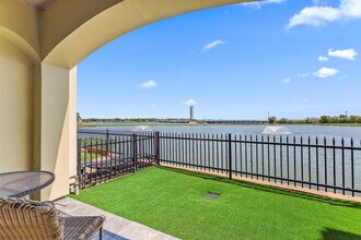 17 Armand Shore Dr in Houston, TX - Building Photo - Building Photo