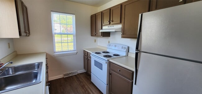 3210 Dynes Ave in Erie, PA - Building Photo - Building Photo