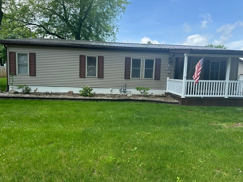 609 Fair St in Kendallville, IN - Building Photo