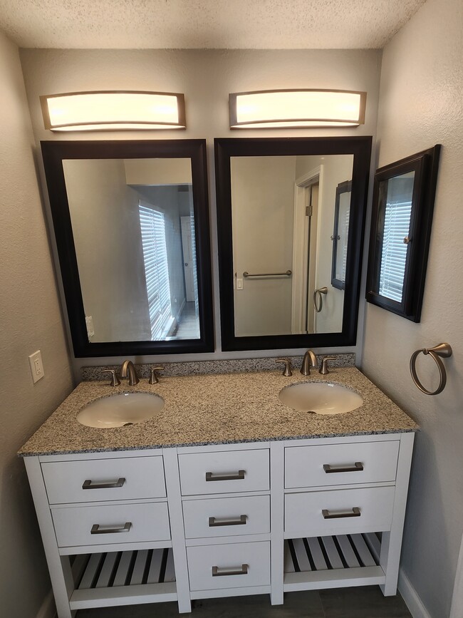 3614 Woodglow Cir in San Antonio, TX - Building Photo - Building Photo