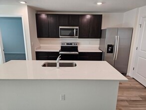 8415 Clearway Dr in Wildwood, FL - Foto de edificio - Building Photo