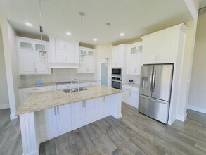 3021 E Bella Vista Ave in Alton, TX - Building Photo - Building Photo