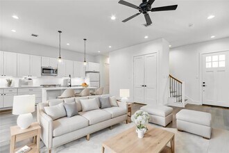 1230 Mcneil St in Houston, TX - Building Photo - Building Photo