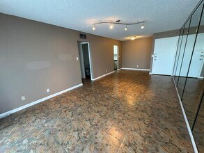 120 Cypress Club Dr in Pompano Beach, FL - Building Photo - Building Photo