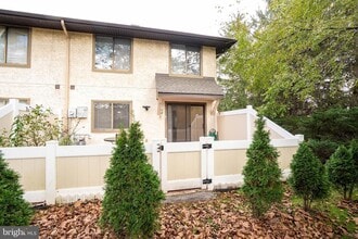 29 Hampshire Dr in Plainsboro, NJ - Building Photo - Building Photo