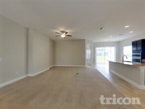 10885 Chitwood Dr in Jacksonville, FL - Foto de edificio - Building Photo