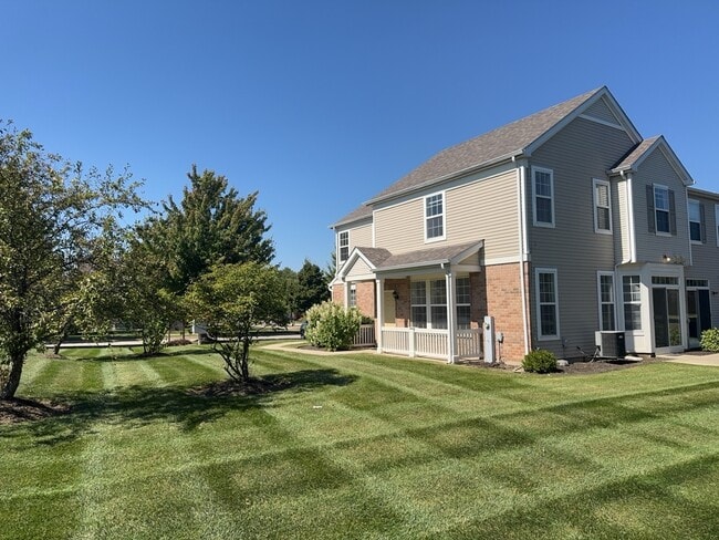 2216 Evergreen Cir in McHenry, IL - Building Photo - Building Photo