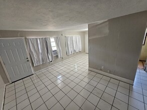 1737 Overbrook Ave in Clearwater, FL - Foto de edificio - Building Photo