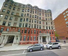 881 Massachusetts Ave, Unit 1 in Cambridge, MA - Building Photo - Building Photo