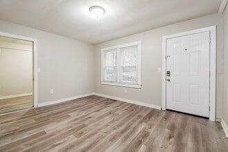 5578 Owens Dr in Austell, GA - Foto de edificio - Building Photo