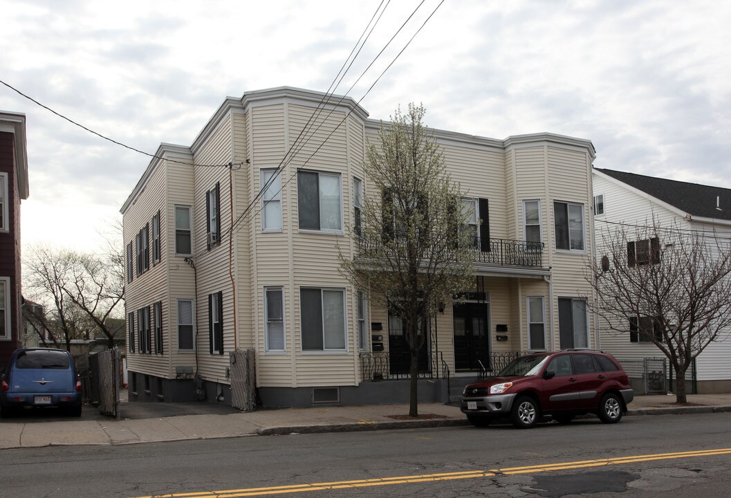 39-41 Temple St in Somerville, MA - Building Photo