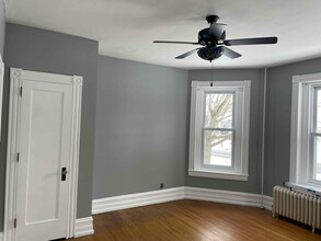 428 Main St-Unit -1 First Floor in Mohrsville, PA - Foto de edificio - Building Photo