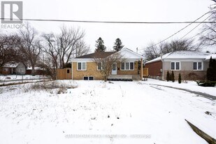 606 Drymen Crescent in Mississauga, ON - Building Photo
