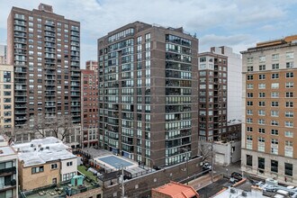 Hanover House in Chicago, IL - Building Photo - Building Photo