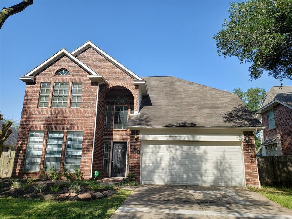 126 Lissa Ln in Sugar Land, TX - Building Photo