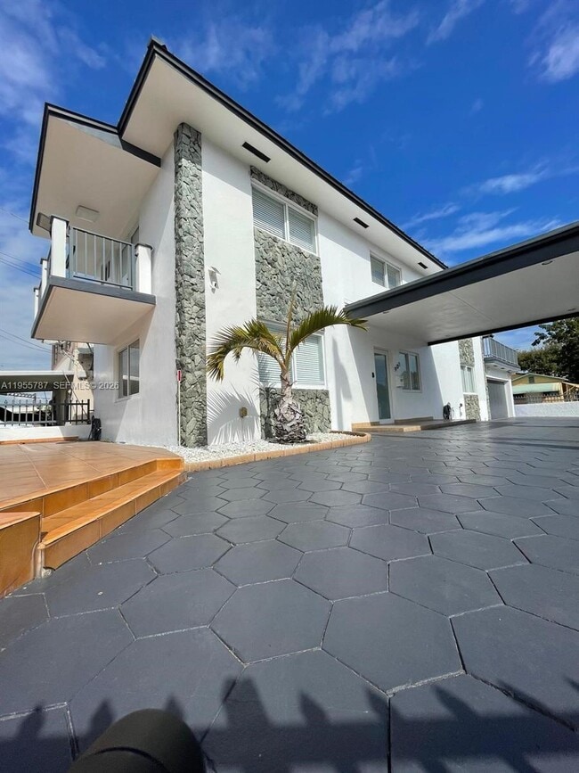 property at 901 NW 22nd Pl