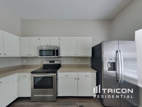 484 Brookstone Dr in Greenfield, IN - Foto de edificio - Building Photo