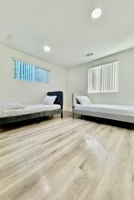 215 E 29th St in Los Angeles, CA - Building Photo - Building Photo