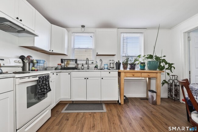 74 Mitchell St in New Britain, CT - Building Photo - Building Photo