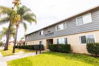 Royal Palms Apartments in Santa Clara, CA - Foto de edificio - Building Photo