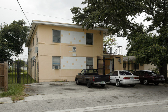 1637 NW 59th St in Miami, FL - Building Photo - Building Photo