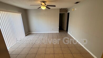 3205 Bloomingdale Villas Ct in Brandon, FL - Building Photo - Building Photo