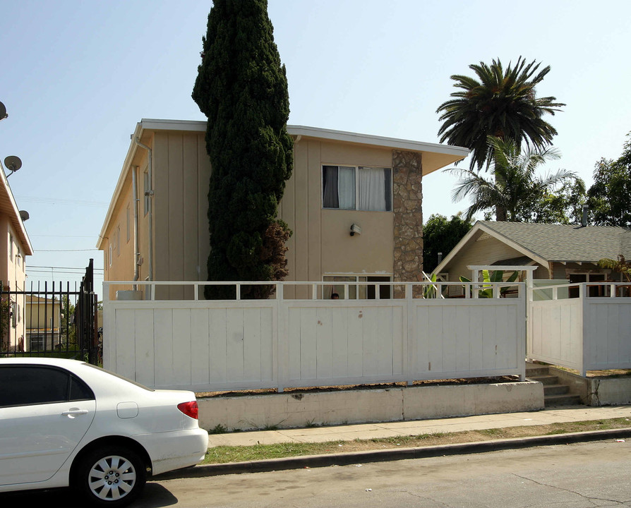 Broadway Apartments in Venice, CA - Building Photo