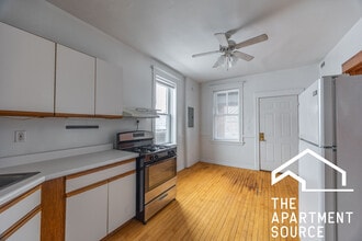 2442 N Ashland Ave in Chicago, IL - Building Photo - Building Photo