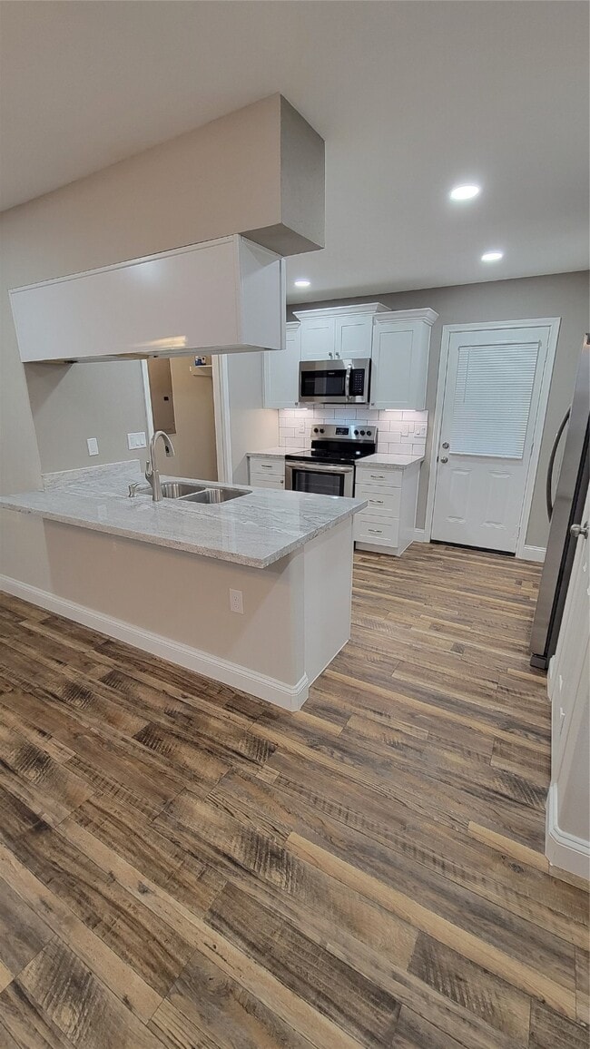 305 E Foley St in Alvin, TX - Building Photo - Building Photo