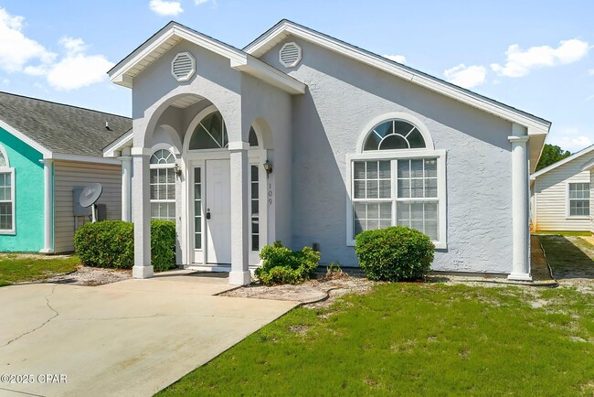 109 Seagrass Way in Panama City Beach, FL - Foto de edificio - Building Photo